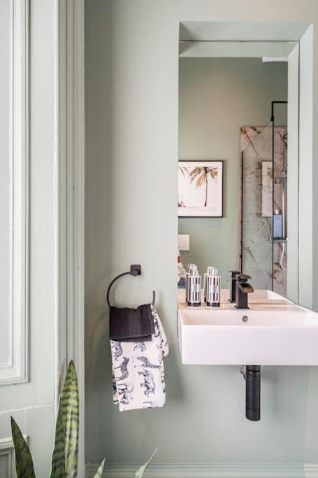 Boutique Home Stay - Bliss Studio Paisley Bagian luar foto